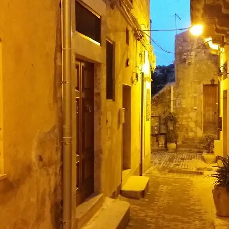 Dietro Le Quinte - Un Balcone Nel Centro Barocco