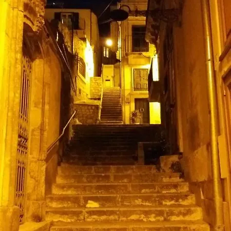 Apartamento Dietro Le Quinte - Un Balcone Nel Centro Barocco